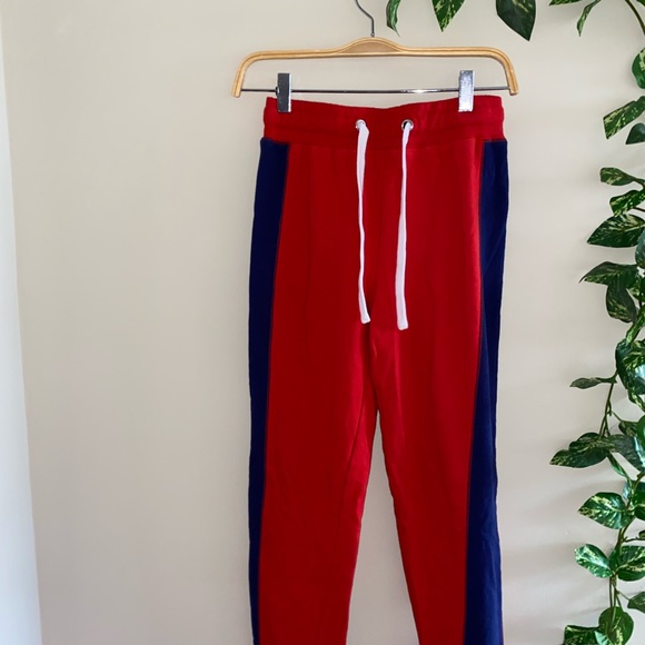 Red joggers with blue details - Picture 2 of 3